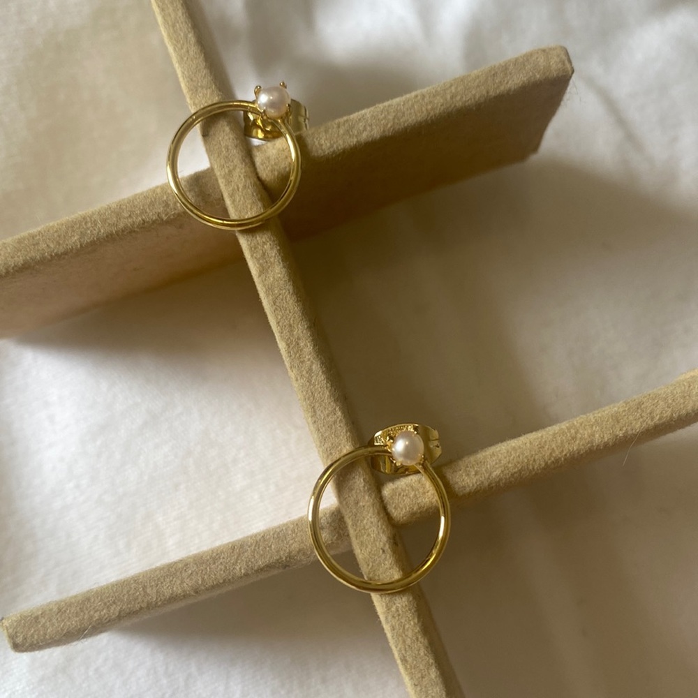 Pearl/Hoop gold earrings!
